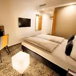 Loginn 酒店 3*
