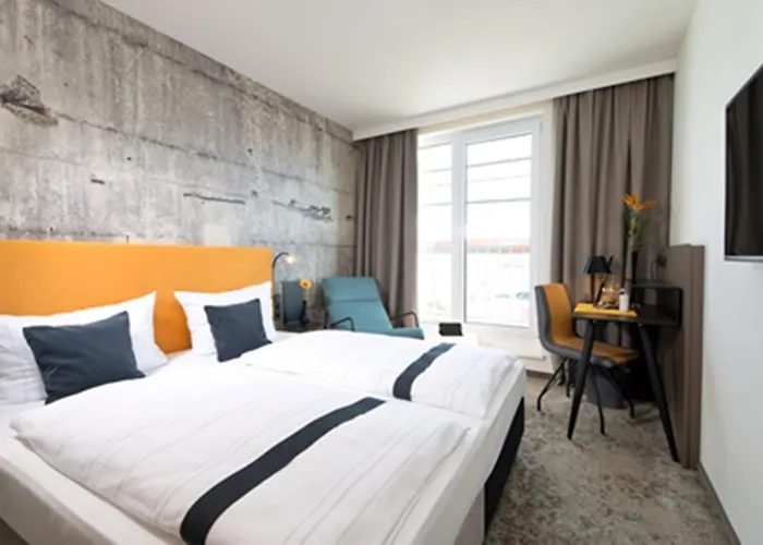 Loginn By Achat Hotel 3*